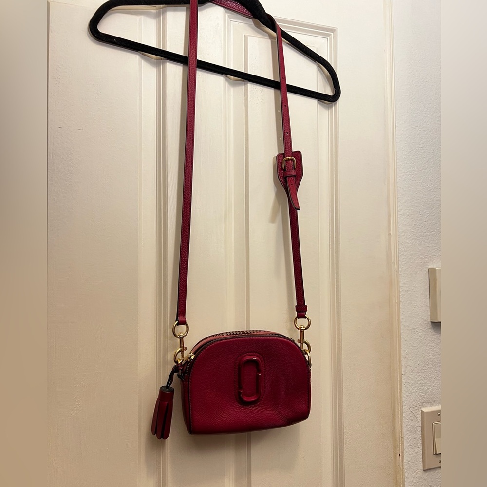 Marc by Marc Jacobs Shutter Crossbody in Maroon